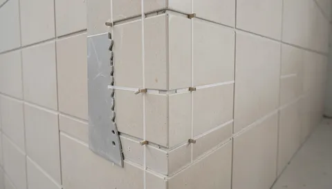 Расход СВП для плитки на 1 м²: расчет и таблица