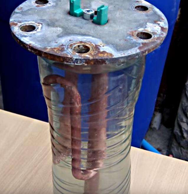Очиститель водонагревателя с раствором лимонной кислоты