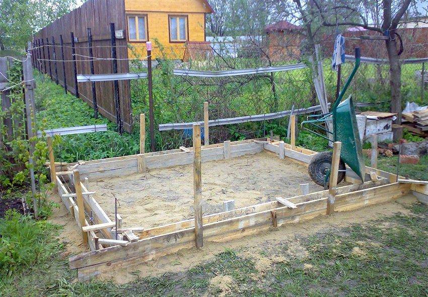 Ленточный фундамент для перголы