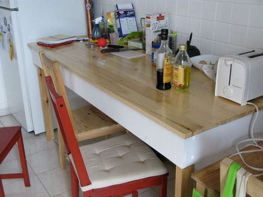 Маленький кухонный стол ручной работы