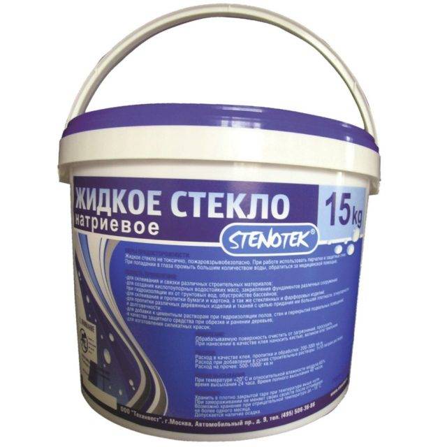 Жидкое стекло - это силикатный раствор, который используется в качестве связующего вещества в строительных работах. 