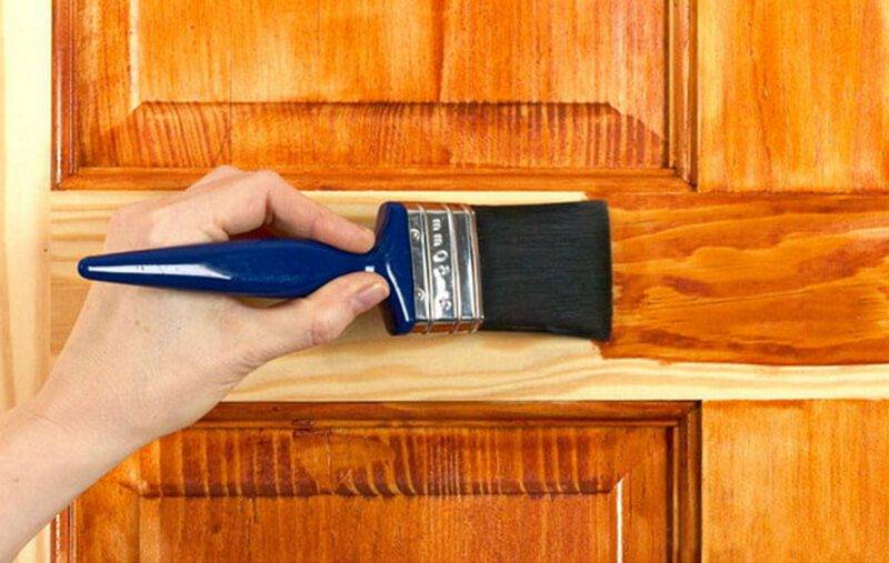 Как покрасить деревянную дверь