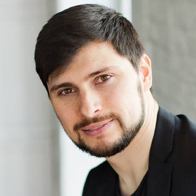 Антон, руководитель дизайн-студии