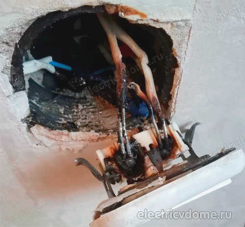 повреждённые розетки