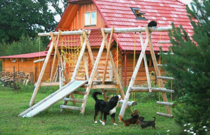 Детская площадка на даче