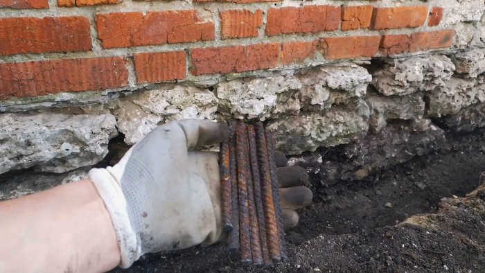 Недорогой способ ремонта треснувшей стены с укреплением фундамента