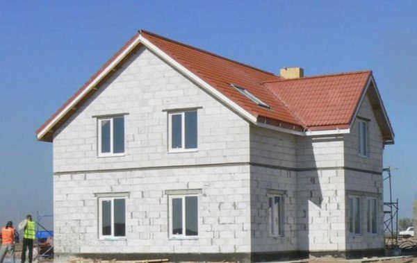Дом из ячеистого бетона имеет преимущества и недостатки