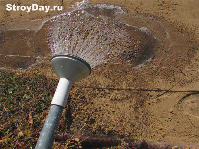 Полив песчаного слоя