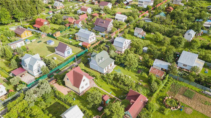 На садовом участке можно построить дом и получить прописку. Фото: 360tv.ru