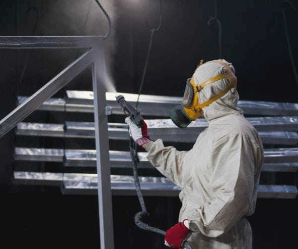 Расход эмали ХВ-785 при использовании распылителя - 125 грамм на квадратный метр