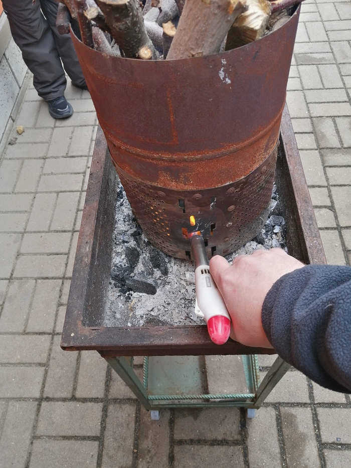 Колбаски на барбекю Мясо, Колбаски для жарки, Колбаса, Барбекю, Гриль для барбекю, Решетка для барбекю, Закуска на углях, Закуска на углях, Шампуры, Приготовление на костре, Приготовление на природе, Приготовление для ленивых, Кулинария, Видео, YouTube, Longpost