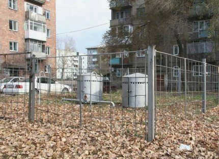 Газгольдер на заднем дворе