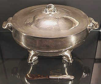 Серебряный террин работы Анри ван де Вельде (1905-06 гг.)