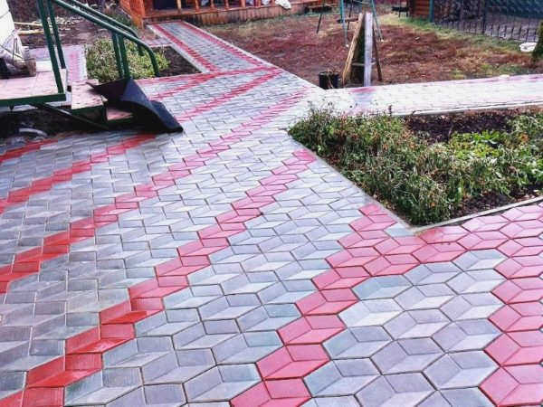 Украшения в виде цветных ромбов