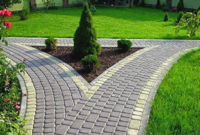 мощение каменных садовых дорожек