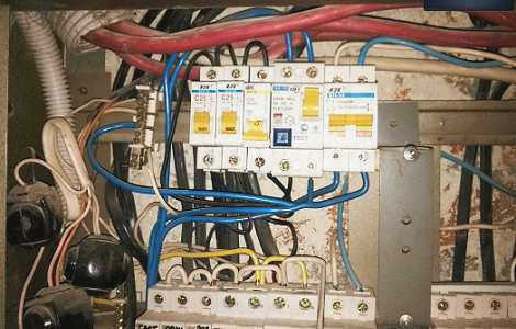 Почему перегорает автоматический выключатель в распределительном щите?