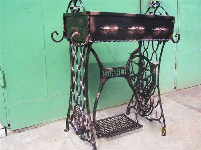 Котел из подставки для швейной машины