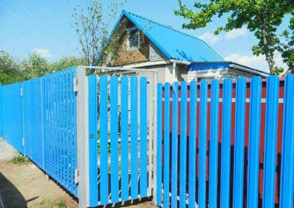 Покрытие эмалью ПФ-115 сохраняет свои свойства в течение 4-5 лет.
