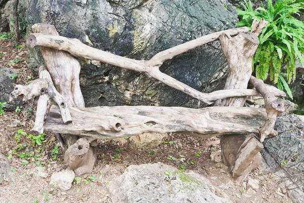 Деревянные скамейки