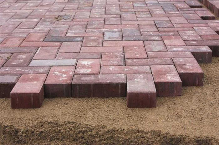Преимущества укладки тротуарной плитки на песок