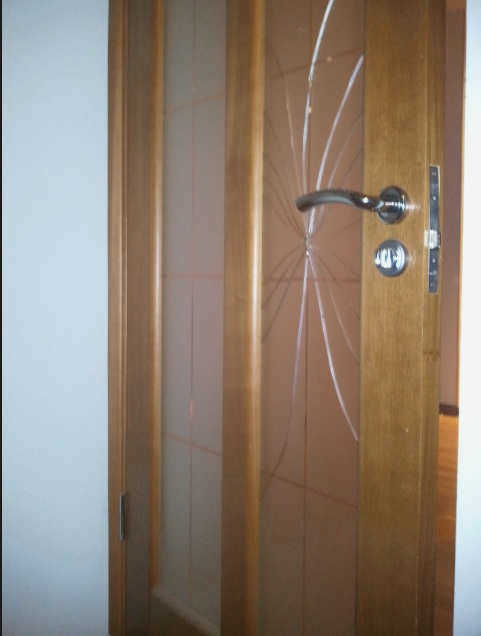 Треснутое стекло