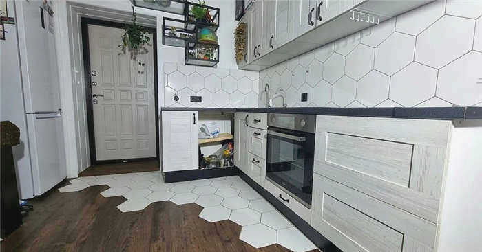 Стыковка плитки и ламината: 7 вариантов и особенности
