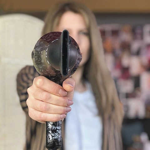 Тепло помогает удалить двусторонний скотч с бумаги, картона, окрашенной и лакированной мебели, металла и бетона.