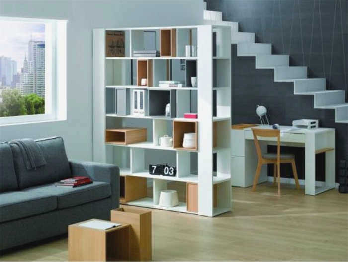 Деревянный книжный шкаф для гостиной