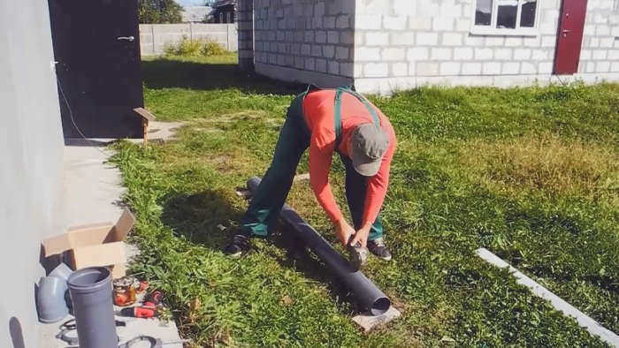 Создание бюджетной системы водоотвода с канализационными трубами