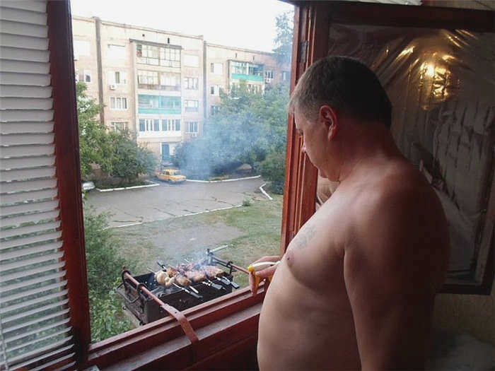 Стандартное барбекю не должно быть установлено на балконе. 