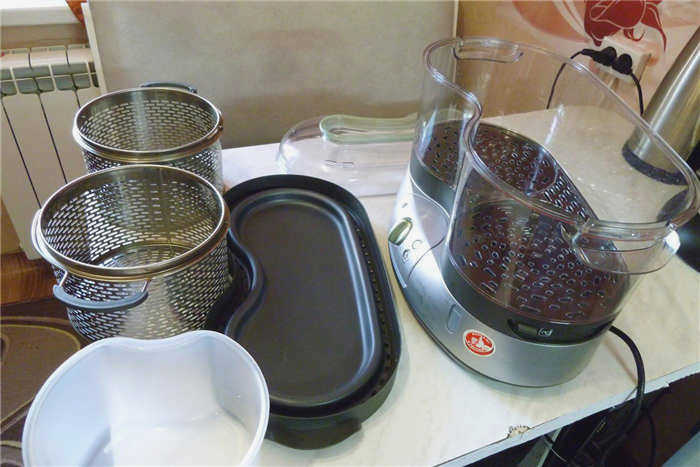 Пароварка Tefal поставляется в комплекте с