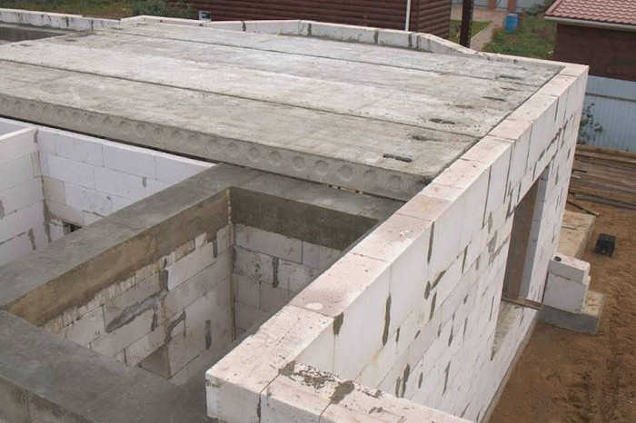 Укладка плиты на газобетонные блоки.jpg