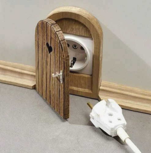 Дверь с плинтусом