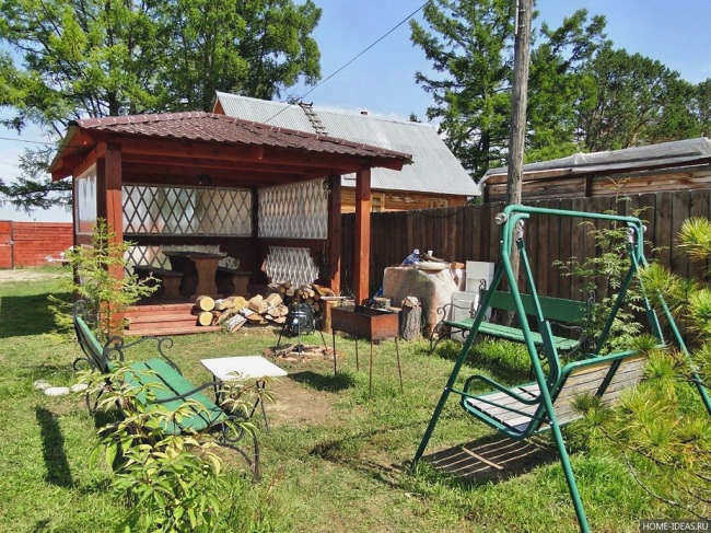 Зона отдыха с качелями