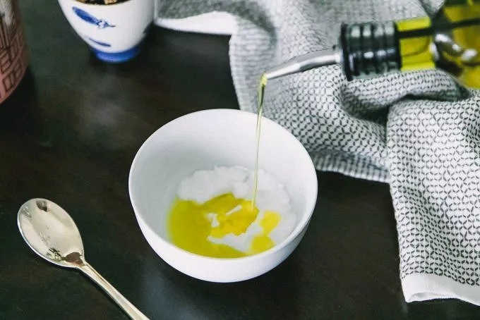 Как удалить наклейки со стекла и пластика: самые эффективные способы
