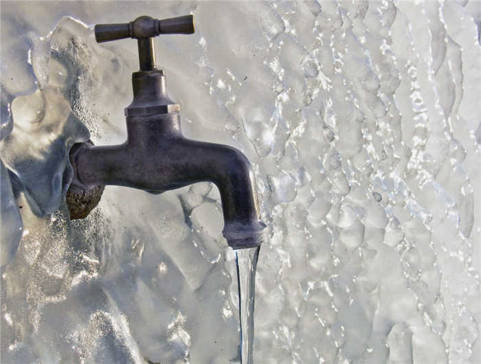 Замерзшая водопроводная система