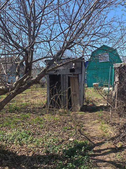 Разрушенный сарай - пользоваться им опасно