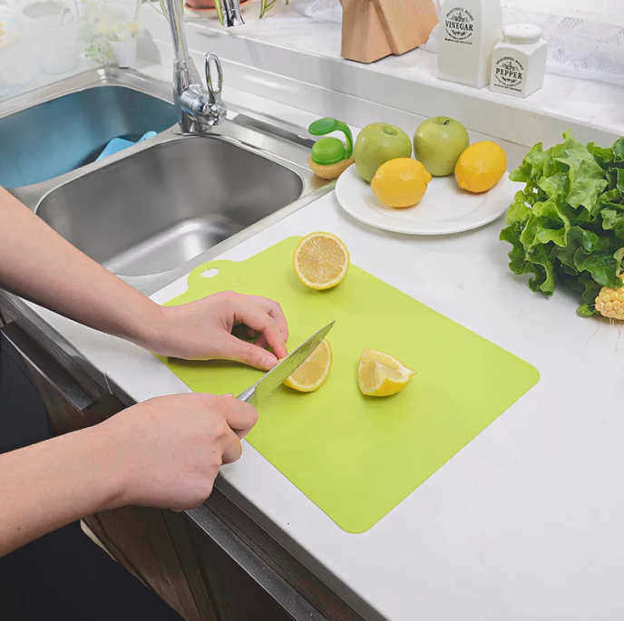 Нарезка и нарезка кубиками на кухне