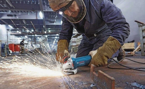 Использование шлифовальной машины