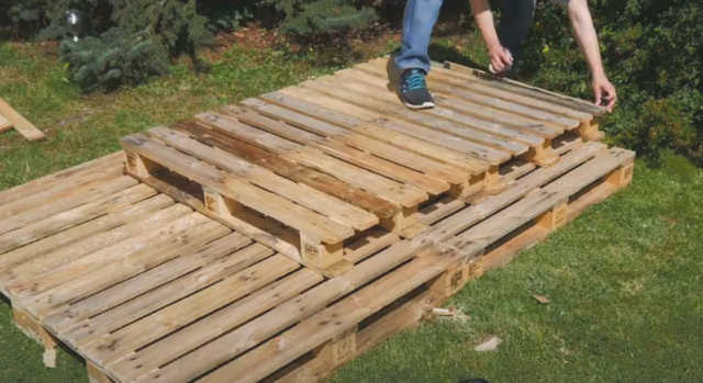 Как построить детский домик из поддонов своими руками