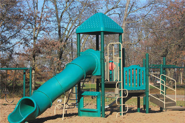 playground-g155c5e6d5_1920.jpg