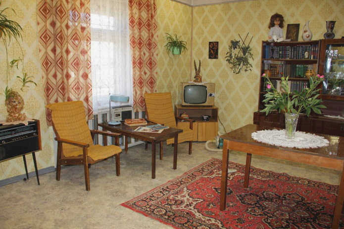 Интерьер гостиной советской эпохи