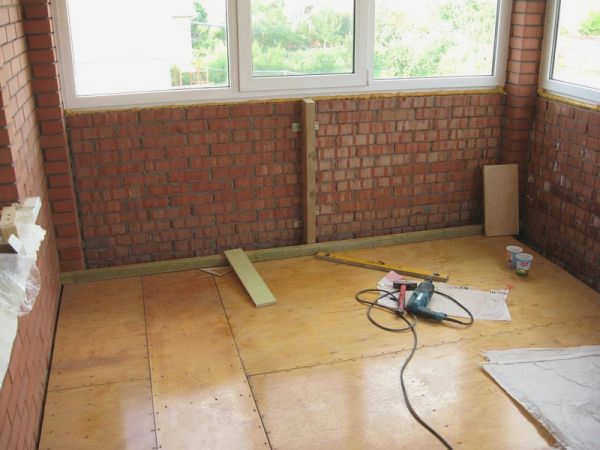 Пол из фанеры, планируется укладка линолеума
