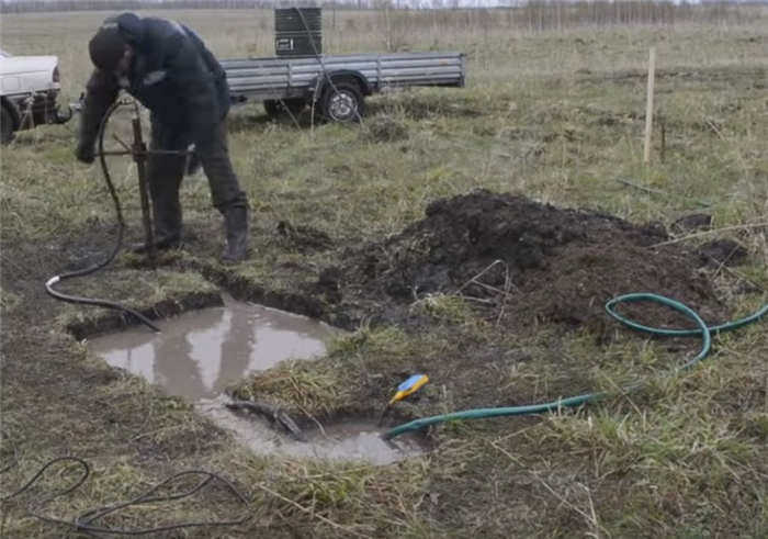 Бурение скважины.
