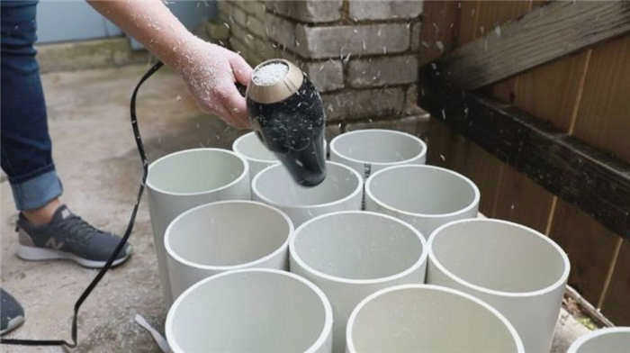 из водопроводной трубы