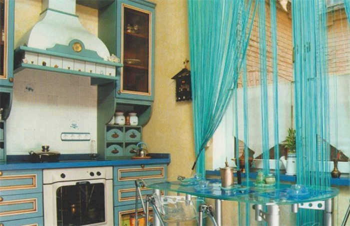 Рулонные шторы из пенопласта на кухне (100 фото)