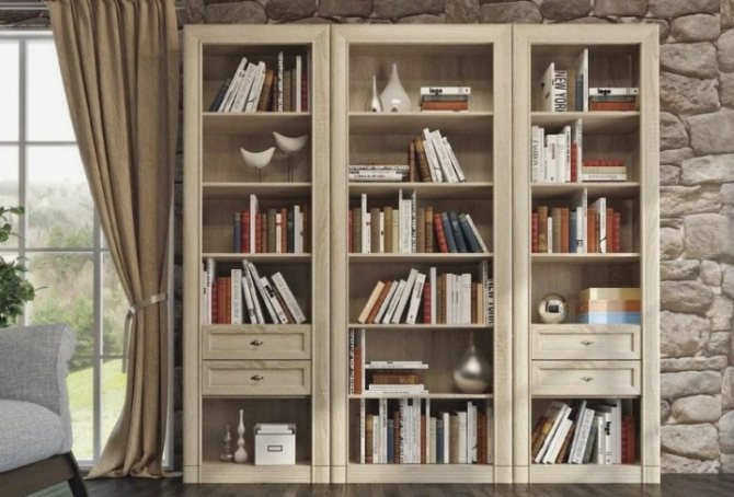 Застекленный книжный шкаф