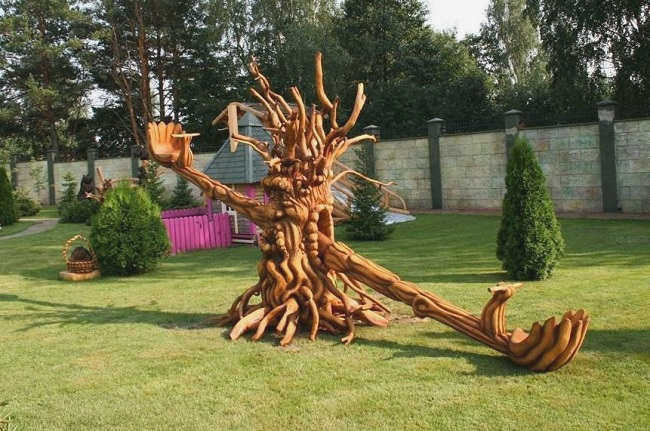 детские качели из резного дерева