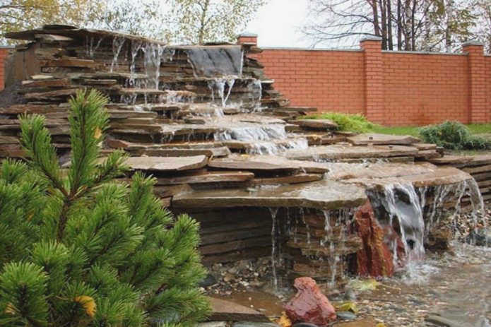 Каскадный водопад