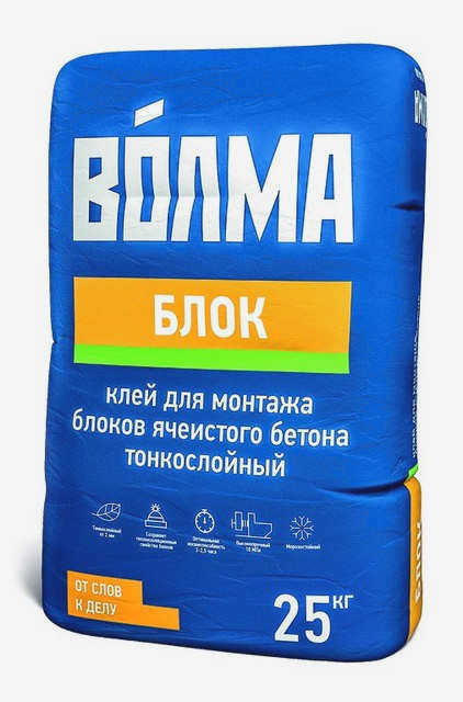 На упаковке самого клея написано "тонкий слой". Там же может быть указана толщина слоя, например, от 2 до 5 мм.